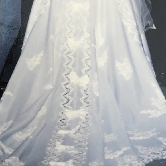 Vintage 1991 Wedding Dress, Veil and Train - Picture 5 of 6